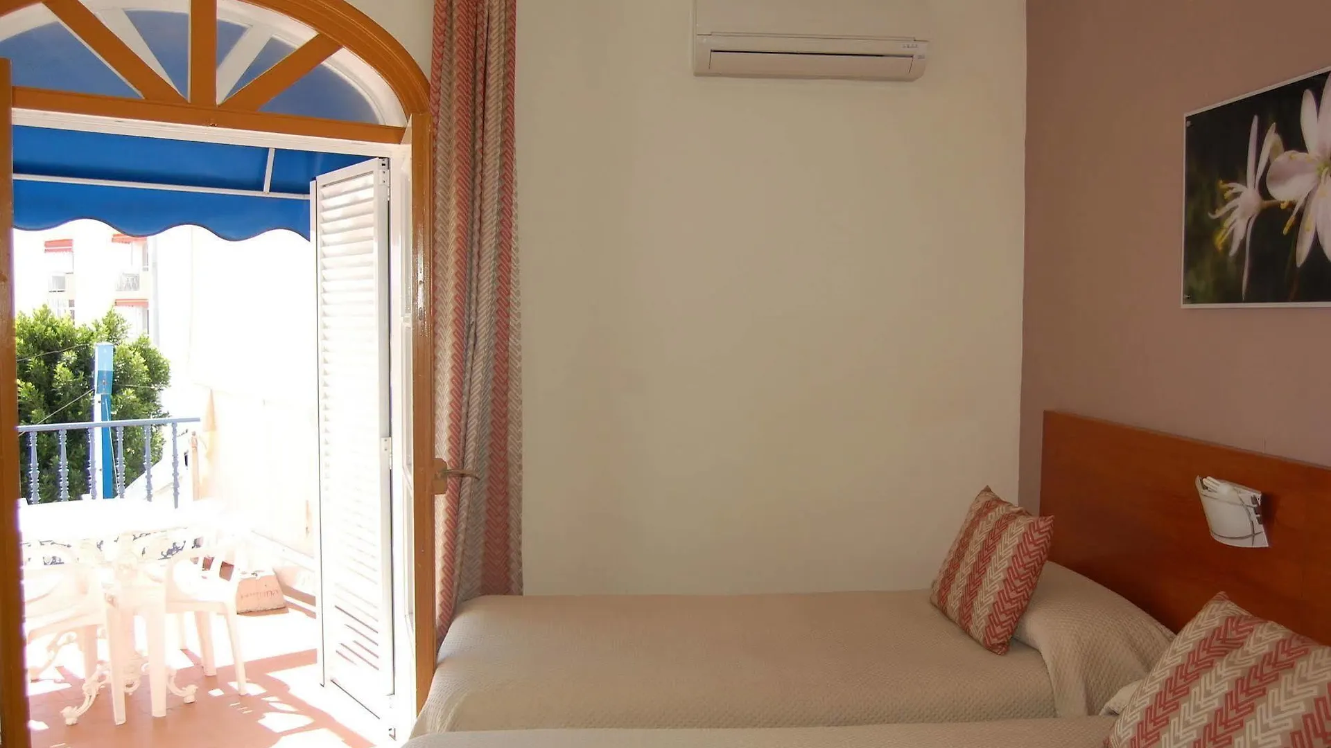 Hostal Marazul 内尔哈